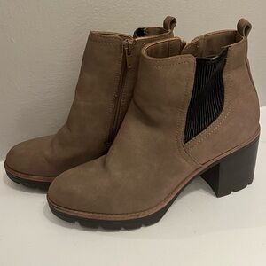 Naturalizer Women’s tan/beige boots with three inch heel